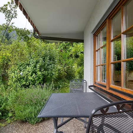 Waldhuesli Gartengeschoss Apartmán
